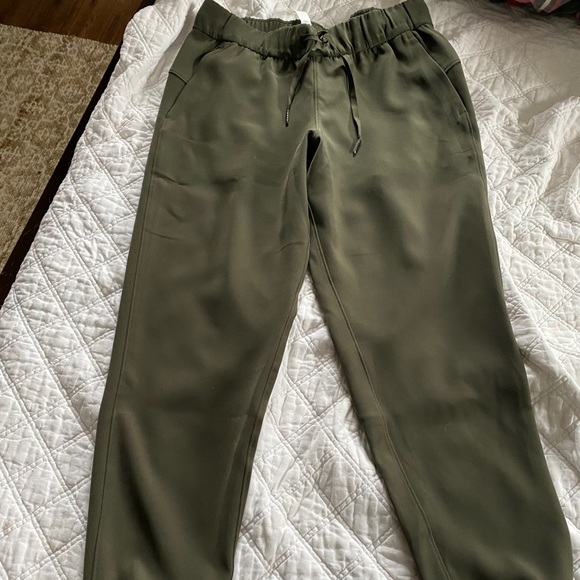 Lululemon On The Fly Jogger Pants - Size 6 - Picture 4 of 4
